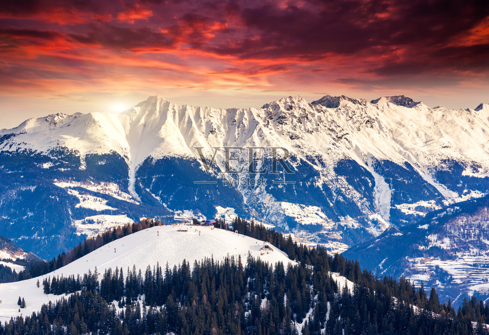 美妙的冬季景色和蔚蓝的天空。奥地利,欧洲。照片摄影图片