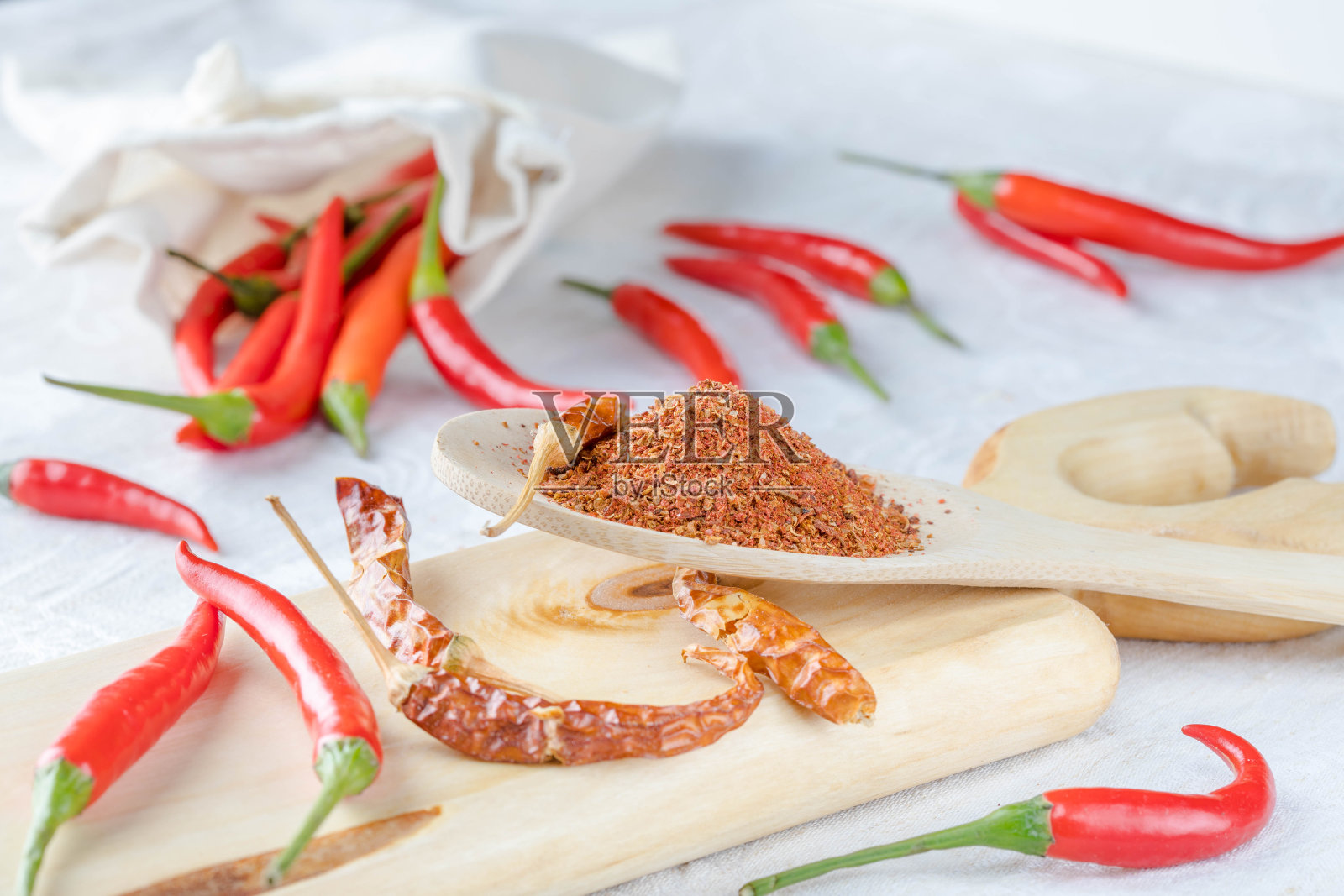 红辣椒-新鲜，干和磨照片摄影图片