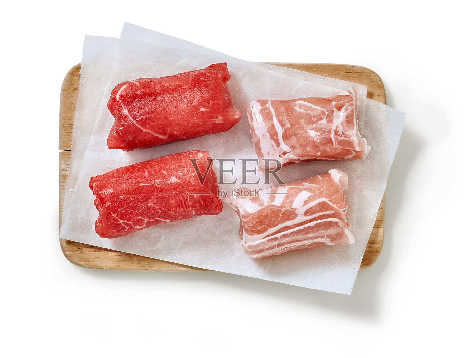 Slavink是一道荷兰肉菜，通常由绞碎的肉“一半和一半”(一半牛肉，一半猪肉)包裹在培根里照片摄影图片