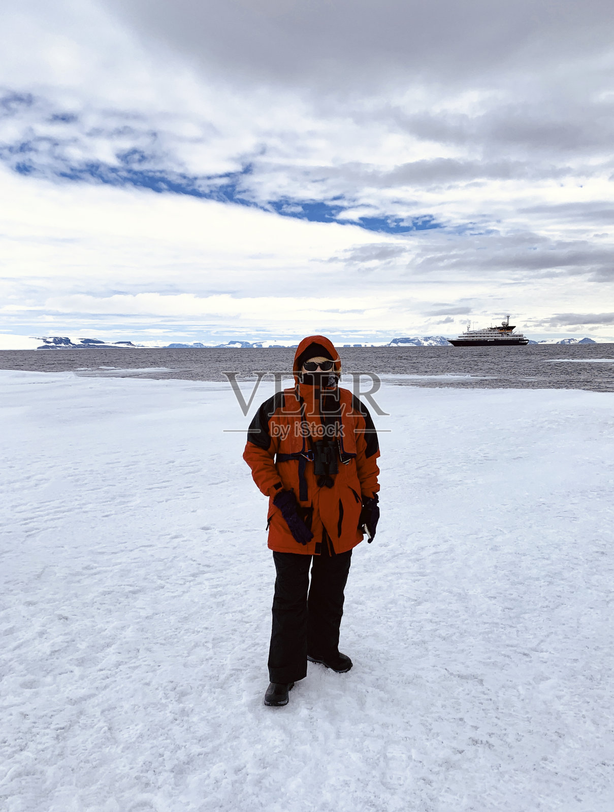 单身女性探索南极半岛照片摄影图片