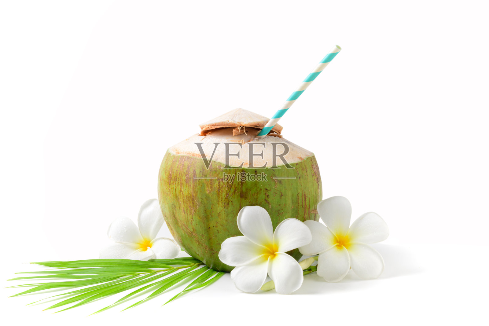 新鲜椰汁，鸡蛋花，纸秆照片摄影图片