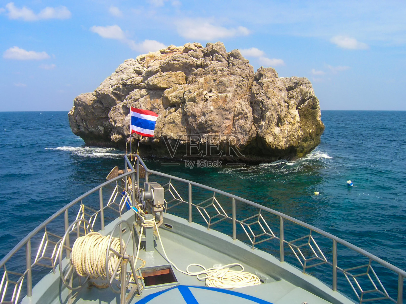 帆岩是泰国苏梅岛附近最受欢迎的潜水地点之一照片摄影图片