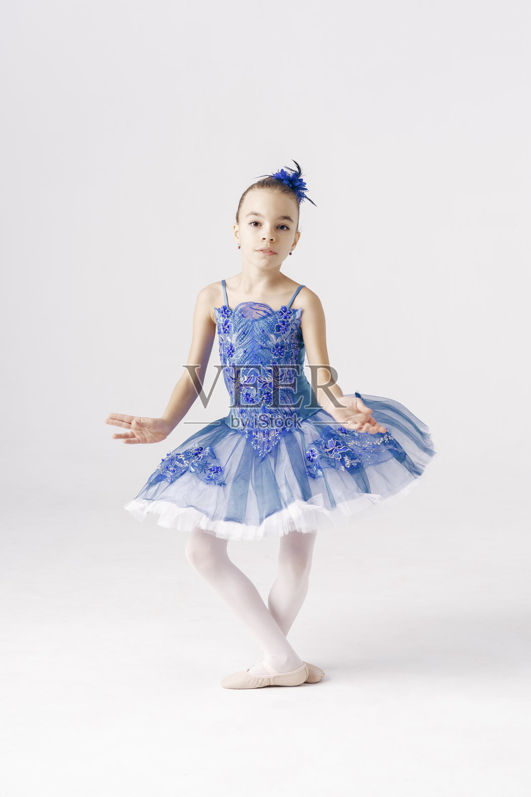 芭蕾舞少女童话般的美丽在白色的背景照片摄影图片