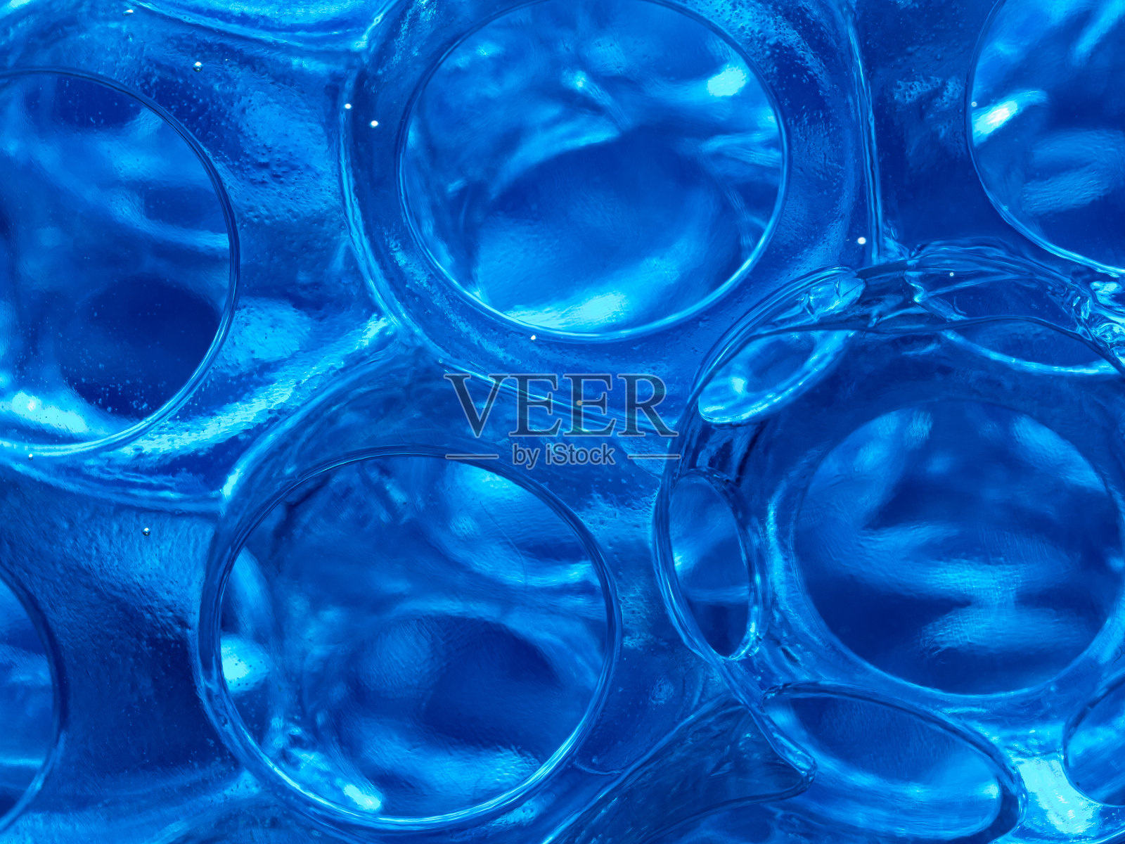 蓝色透明球在水图案照片摄影图片