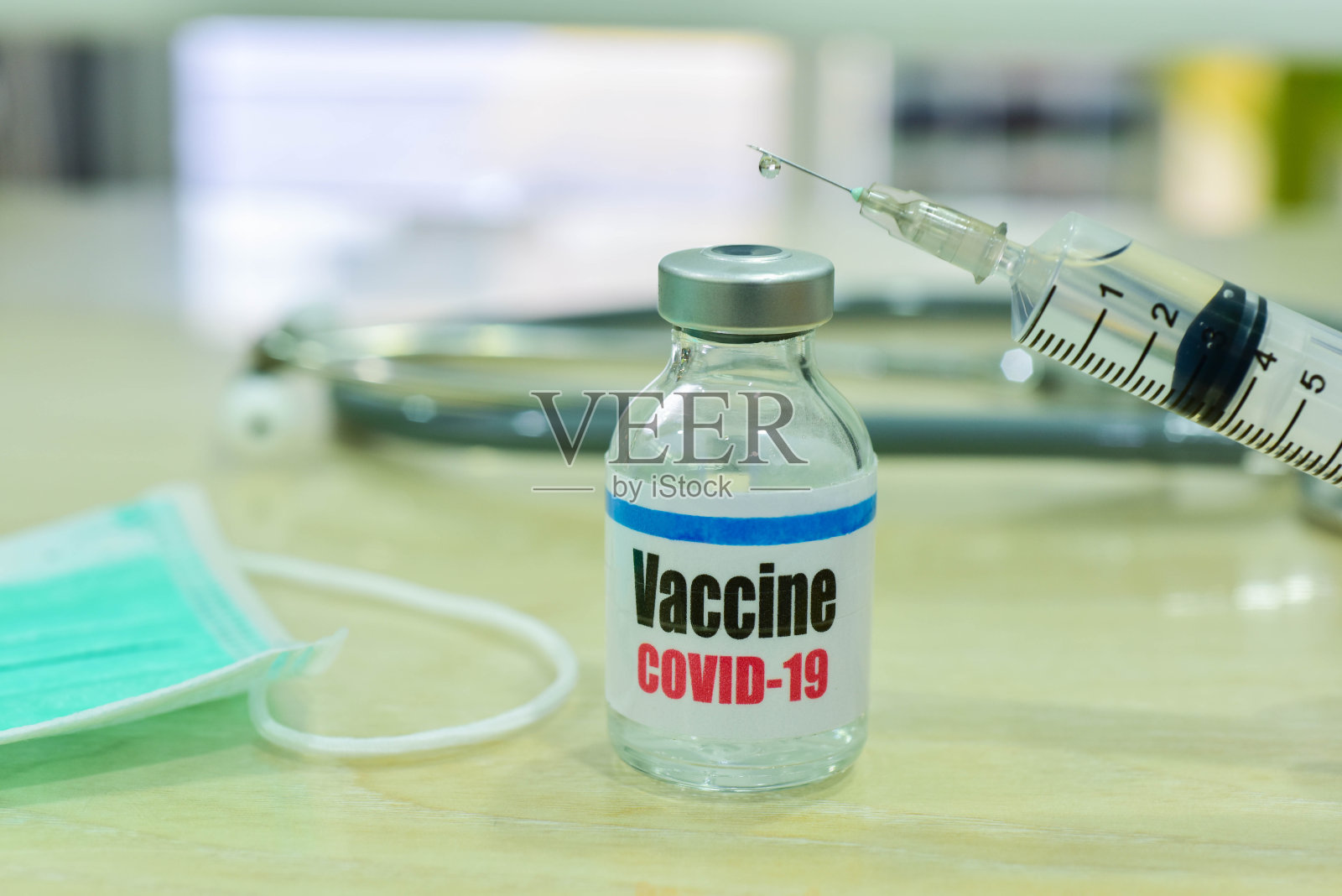预防和治疗医院冠状病毒感染的疫苗瓶和注射器注射照片摄影图片