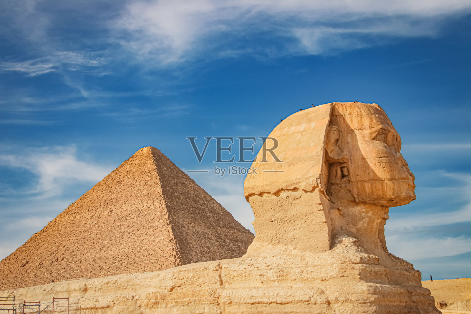 古狮身人面像和金字塔，埃及的象征照片摄影图片