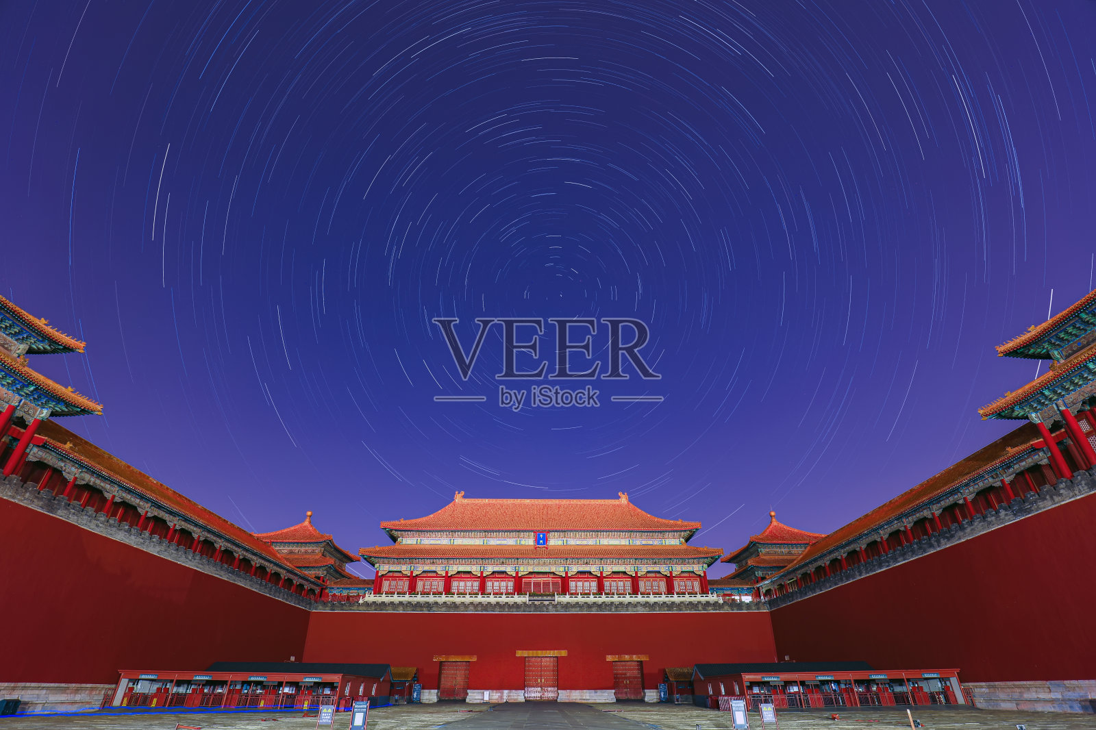 午门和星空，午门在晚上，中国北京紫禁城在晚上照片摄影图片