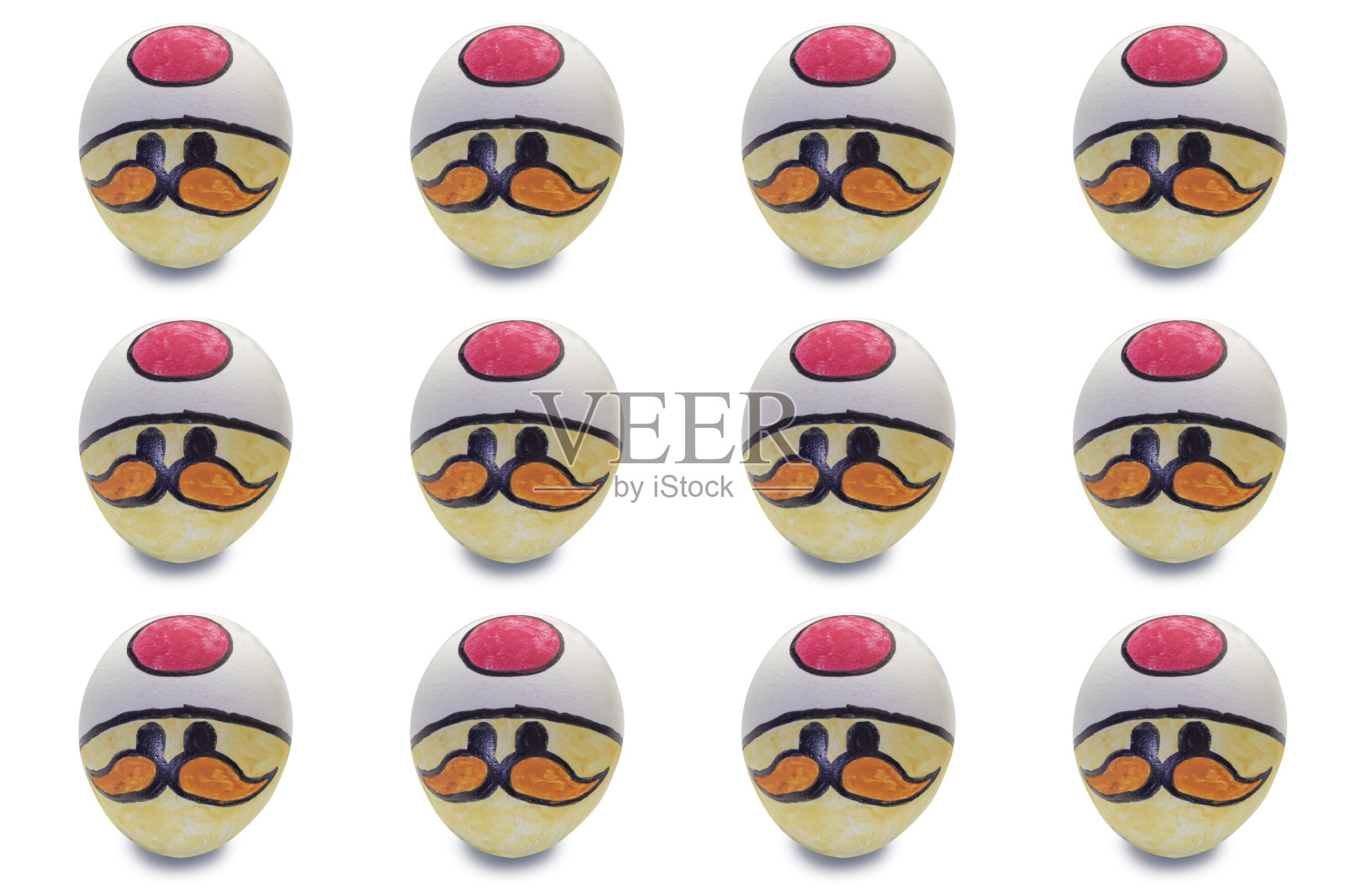 色彩斑斓的蘑菇复活节彩蛋在孤立的背景照片摄影图片