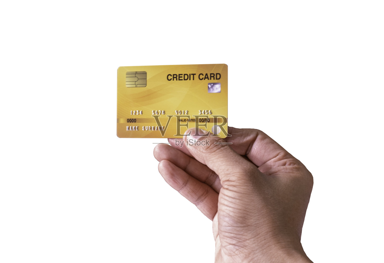 男人的手拿着黄色的黄金塑料信用卡的特写在白色的背景与剪辑路径孤立。照片摄影图片