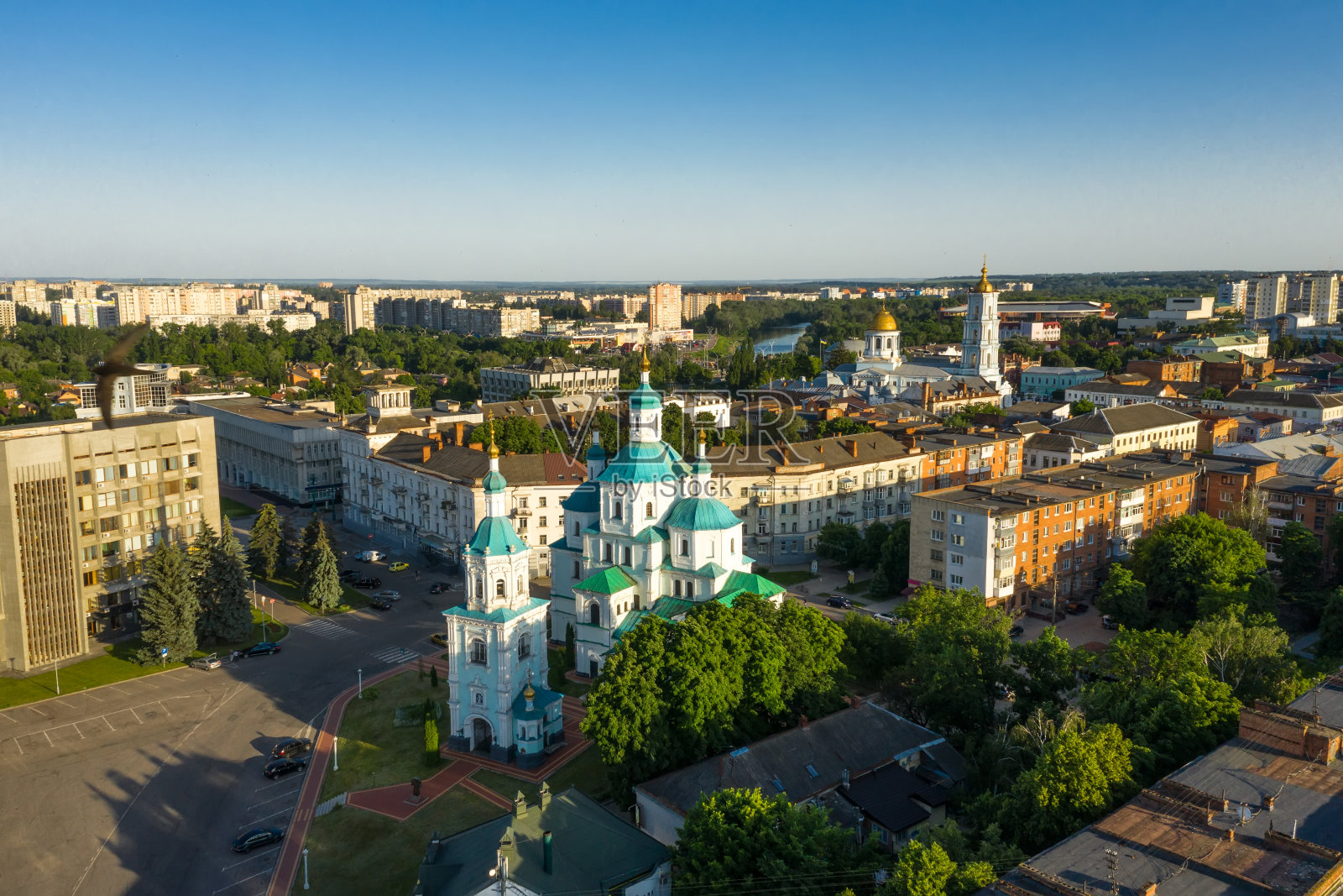 夏日的乌克兰苏美尔市，三一东正教大教堂照片摄影图片