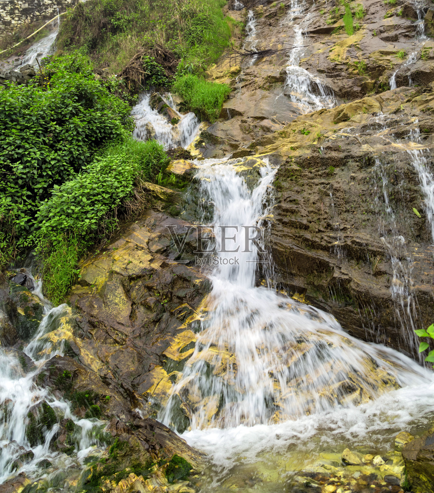 景观瀑布瀑布在热带丛林照片摄影图片