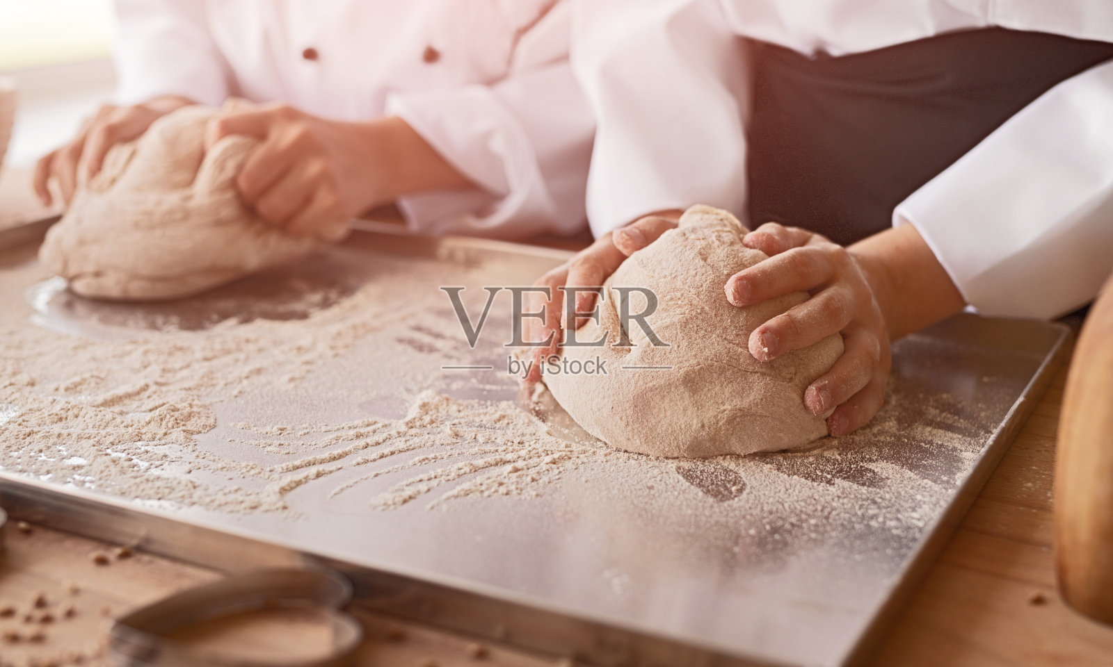 作物厨师揉面团制作面包照片摄影图片