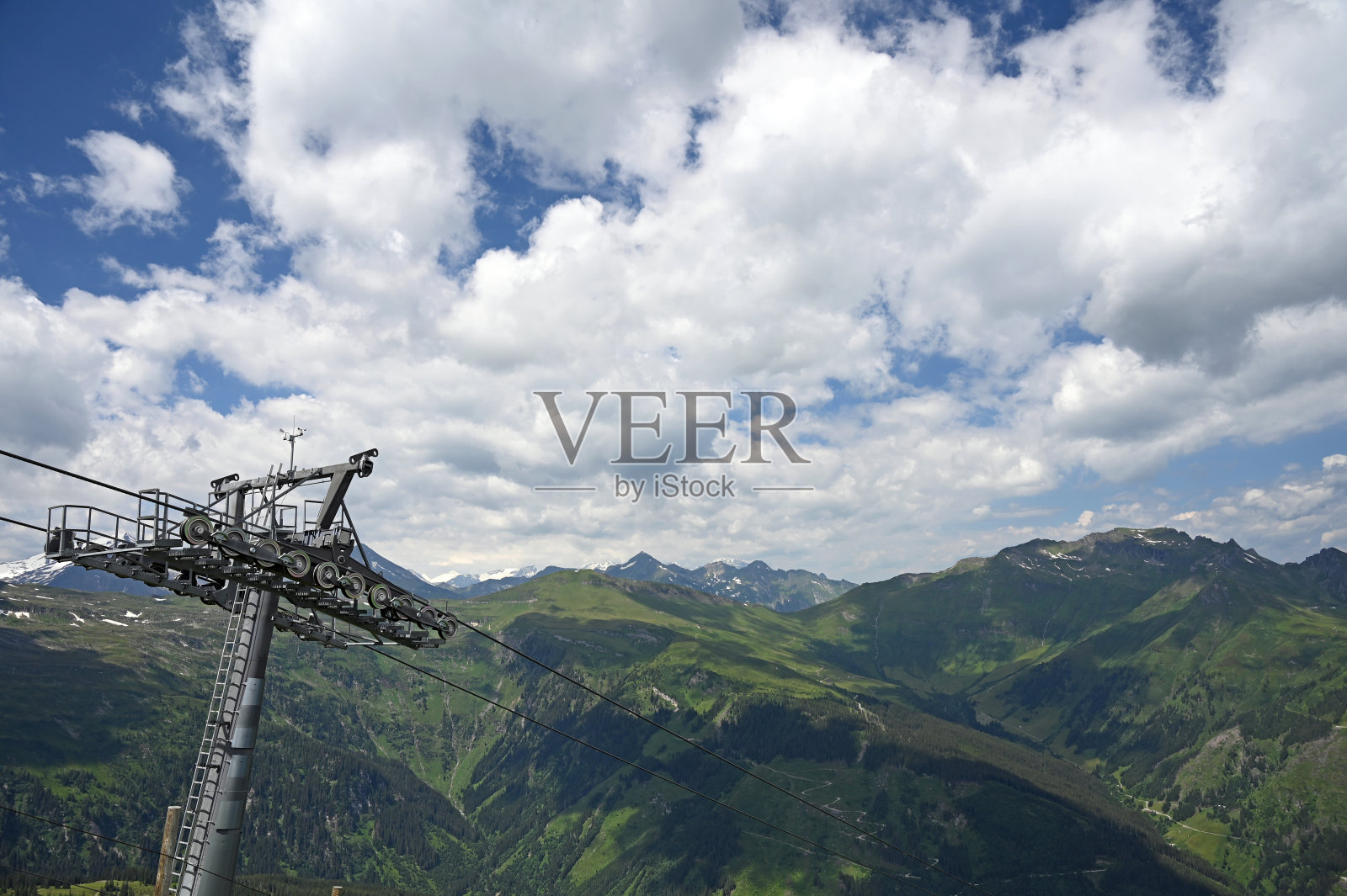 奥地利Stubnerkogel山上缆车的支柱照片摄影图片