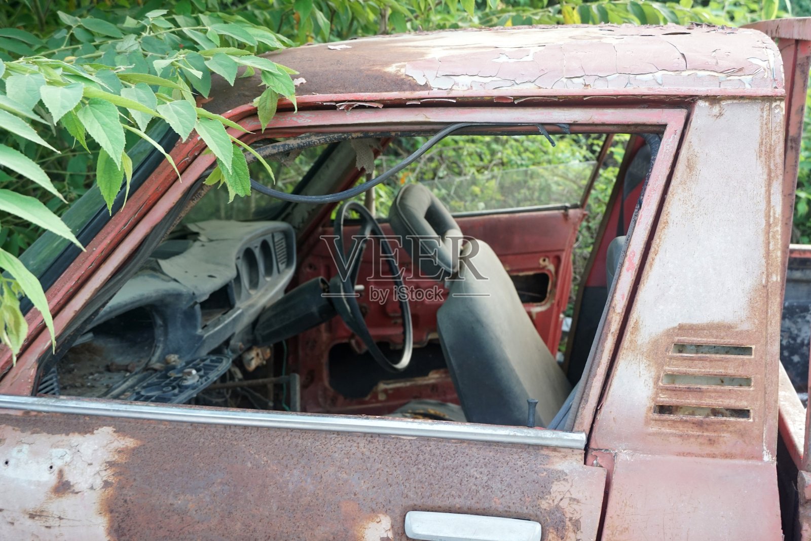 泰国乡村的一辆旧车照片摄影图片