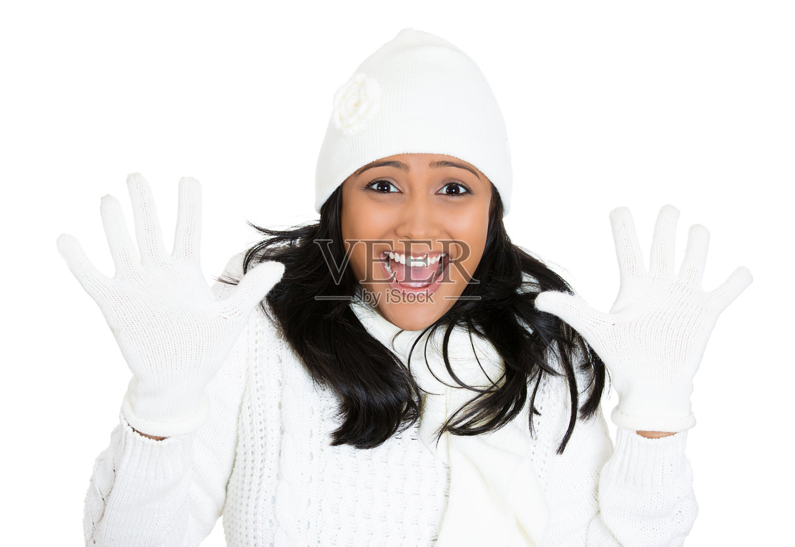 肖像年轻，美丽，微笑的女人戴着冬季装备，围巾，手套照片摄影图片