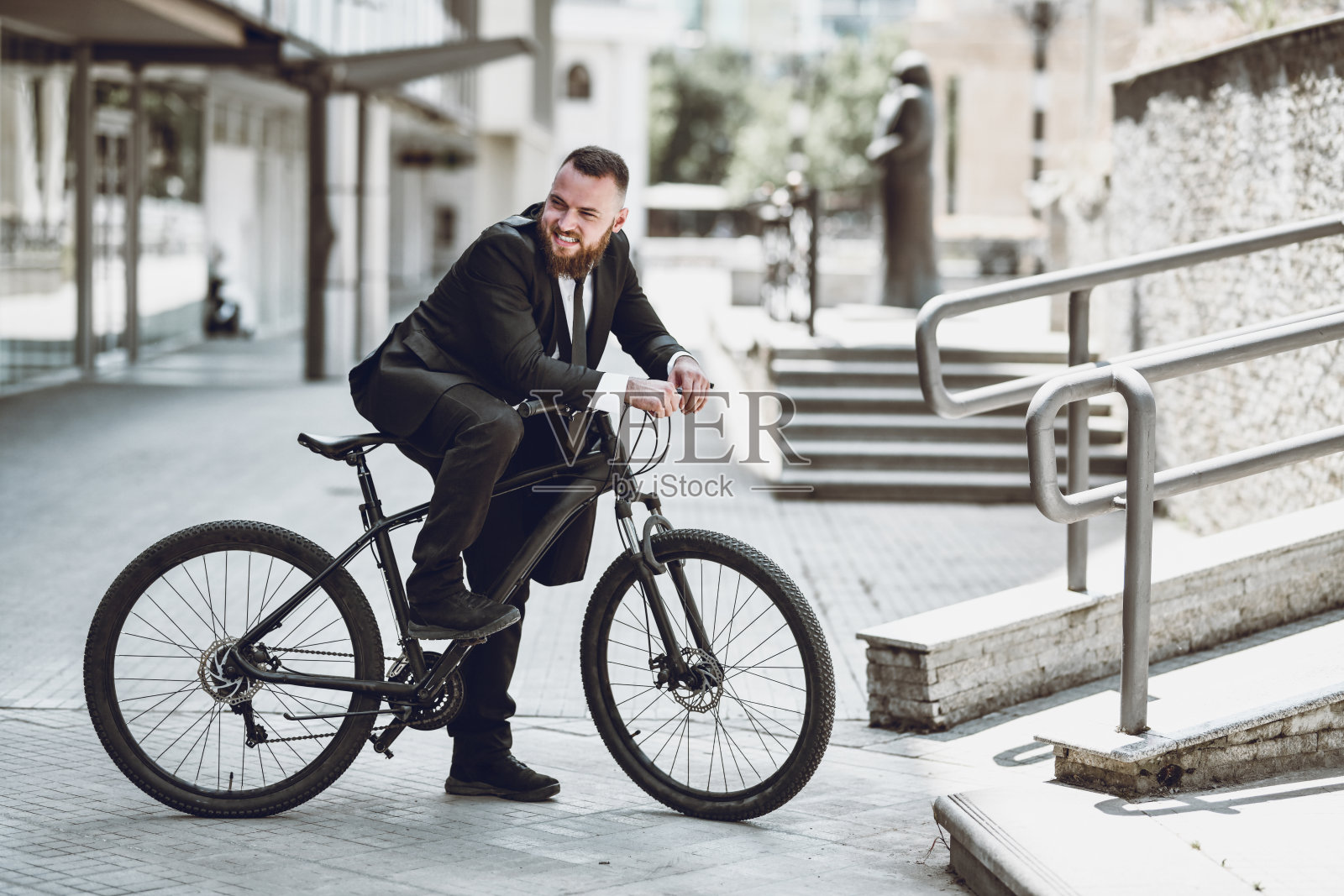 商务自行车爱好者享受时间与自行车户外照片摄影图片