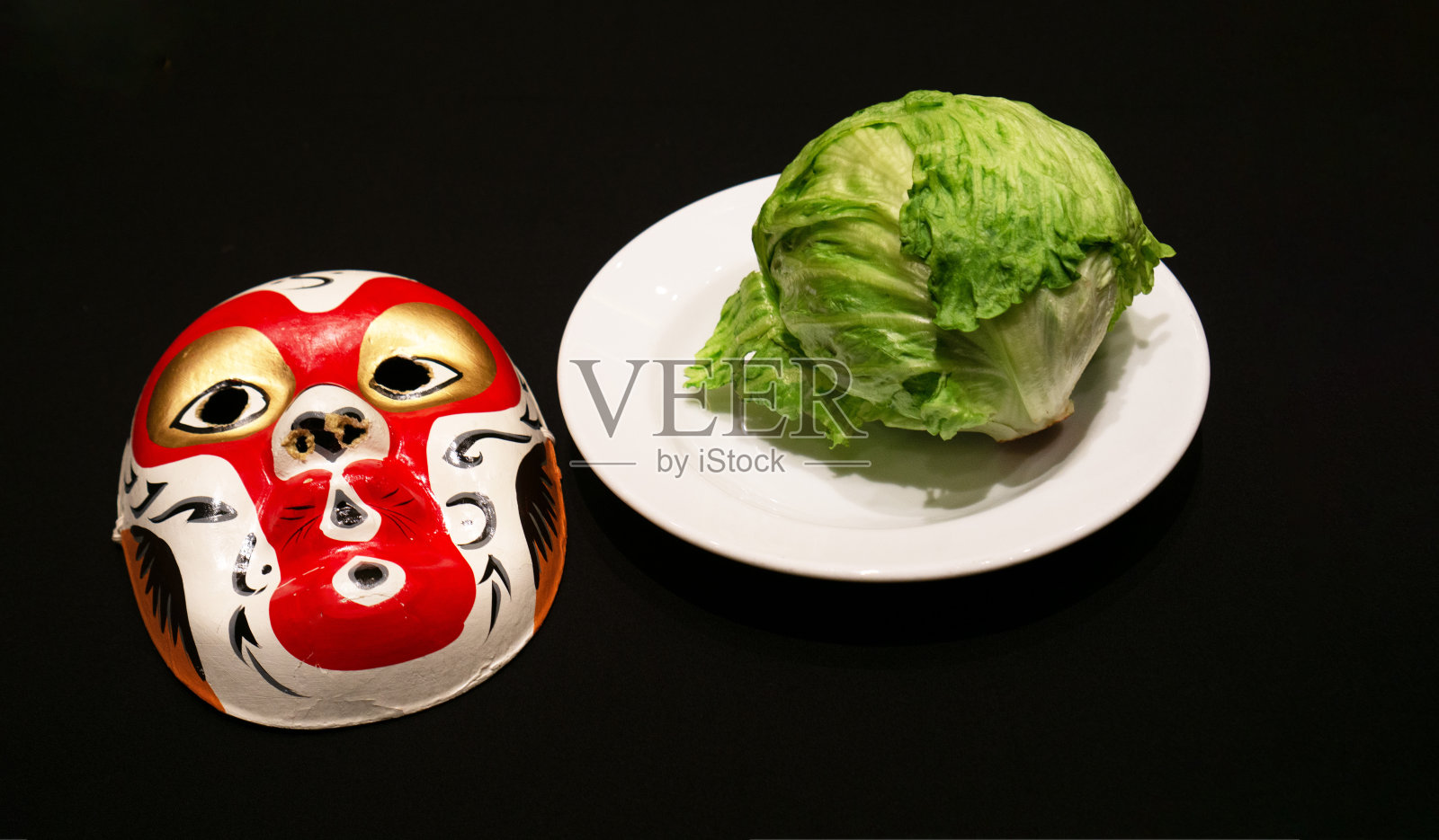 佛面和绿莴苣庆祝中国新年照片摄影图片