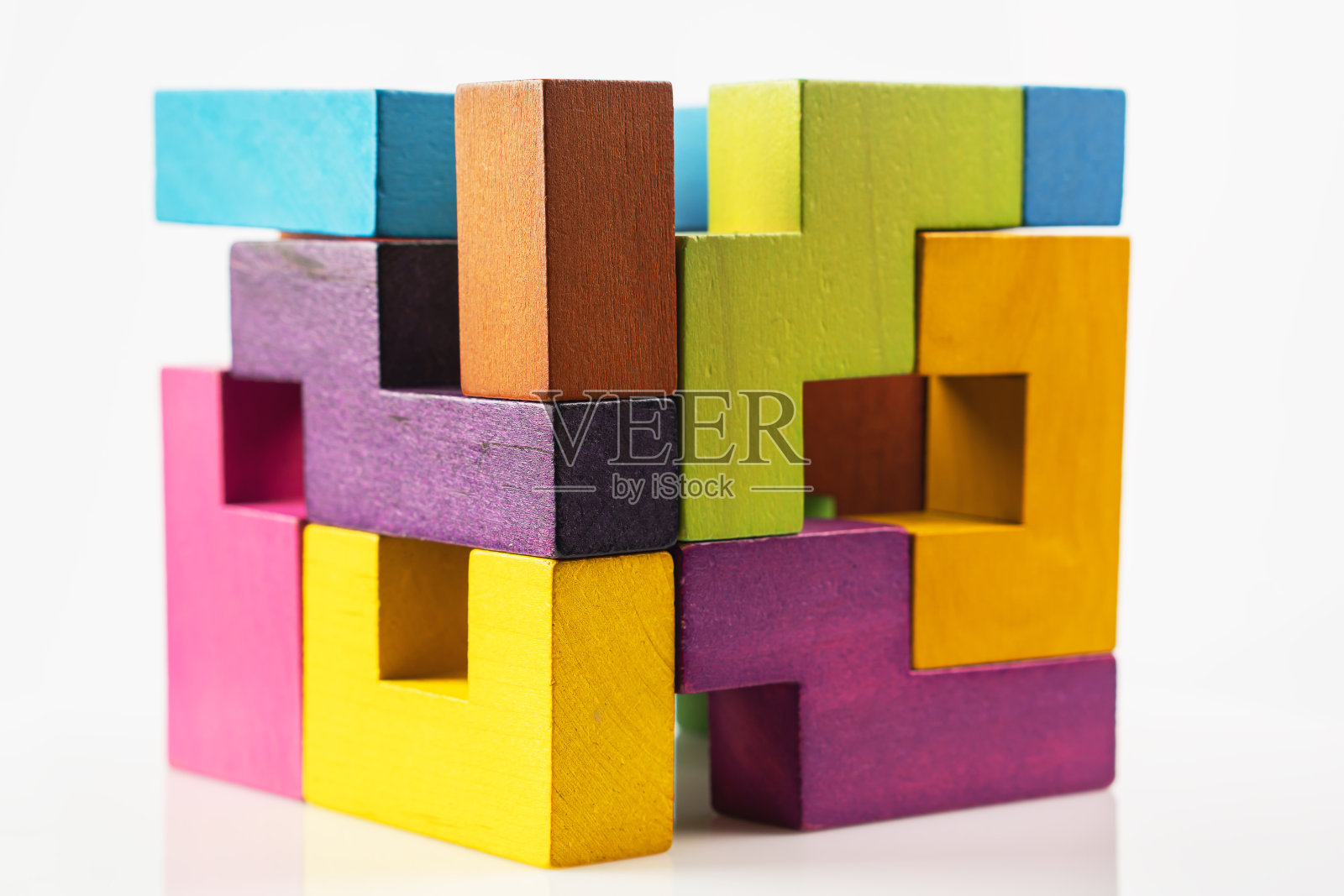 彩色木雕的立方体。照片摄影图片