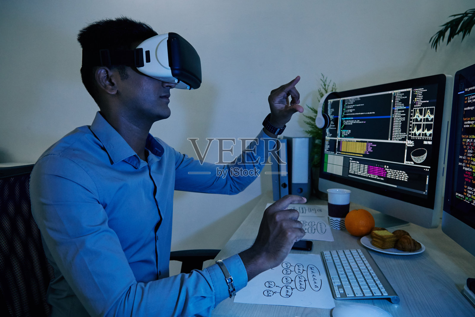 开发者测试VR应用照片摄影图片
