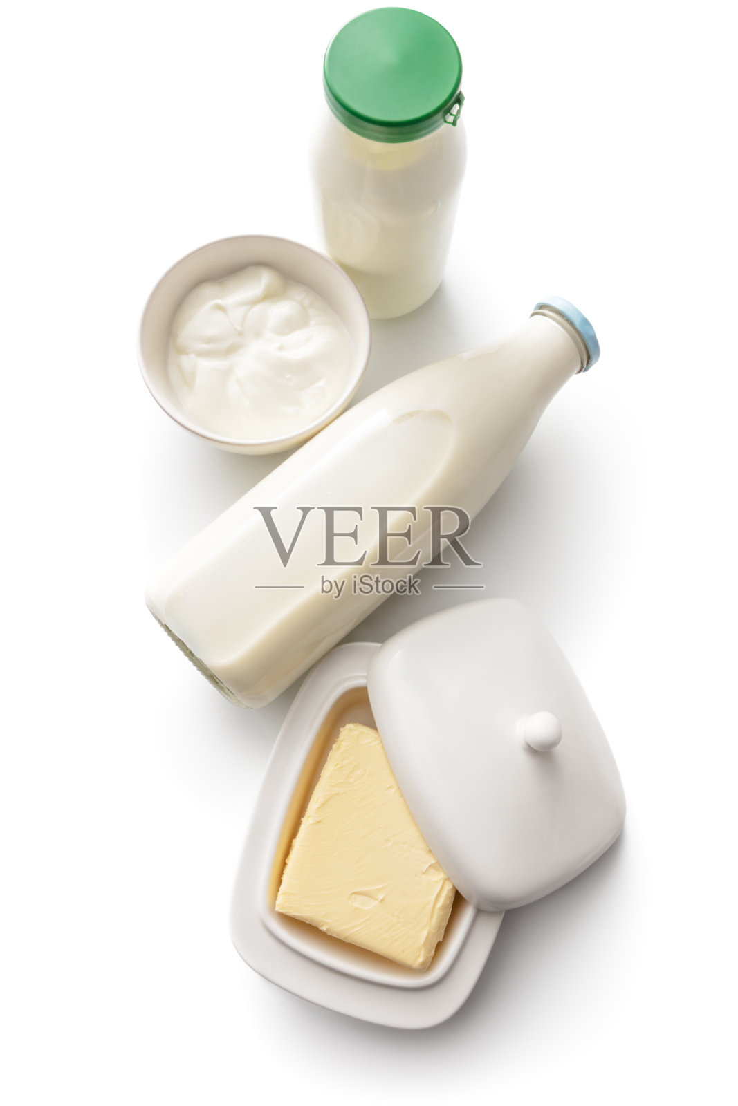 乳制品:牛奶，黄油，酸奶和白背景分离的白干酪照片摄影图片