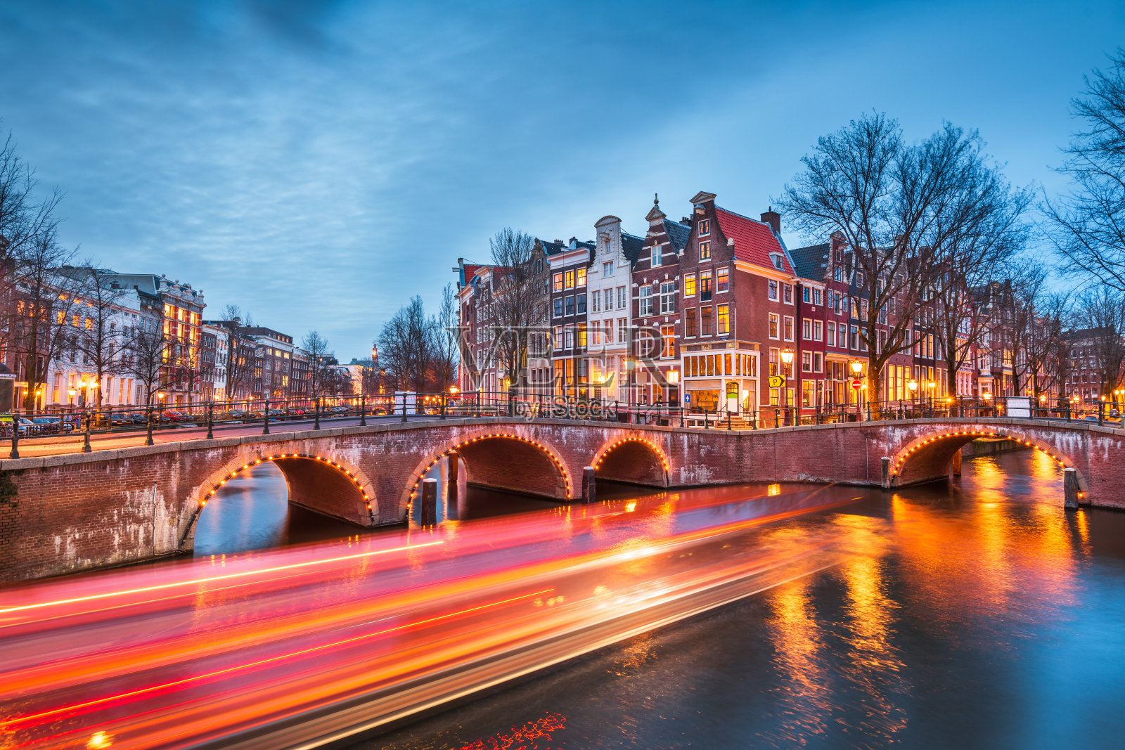 阿姆斯特丹，荷兰的桥梁和运河照片摄影图片