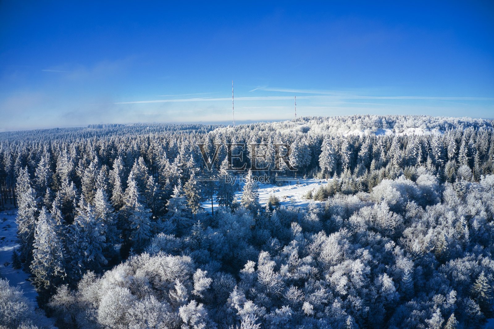 鸟瞰图的冬季Hohen Meißner与发射机的视图照片摄影图片