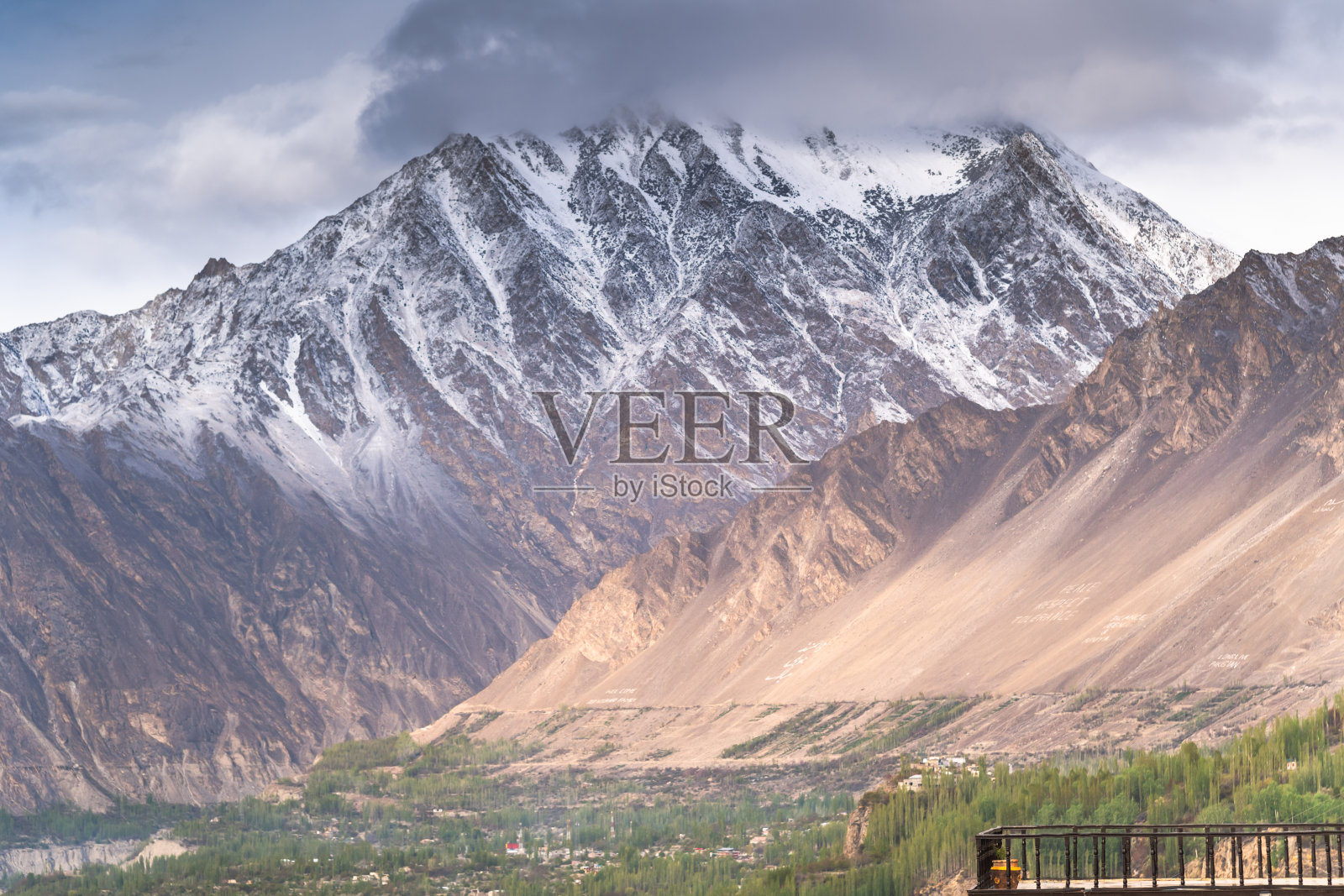大山景从喀喇昆仑山旅行目的地沿着K2 K2长途跋涉，斯卡都，巴基斯坦，亚洲照片摄影图片