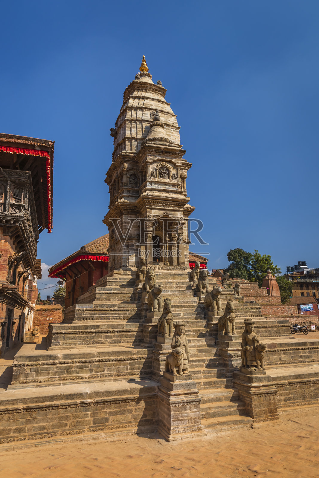 巴德岗杜巴广场上的Siddhi Lakshmi Shikara印度教寺庙照片摄影图片