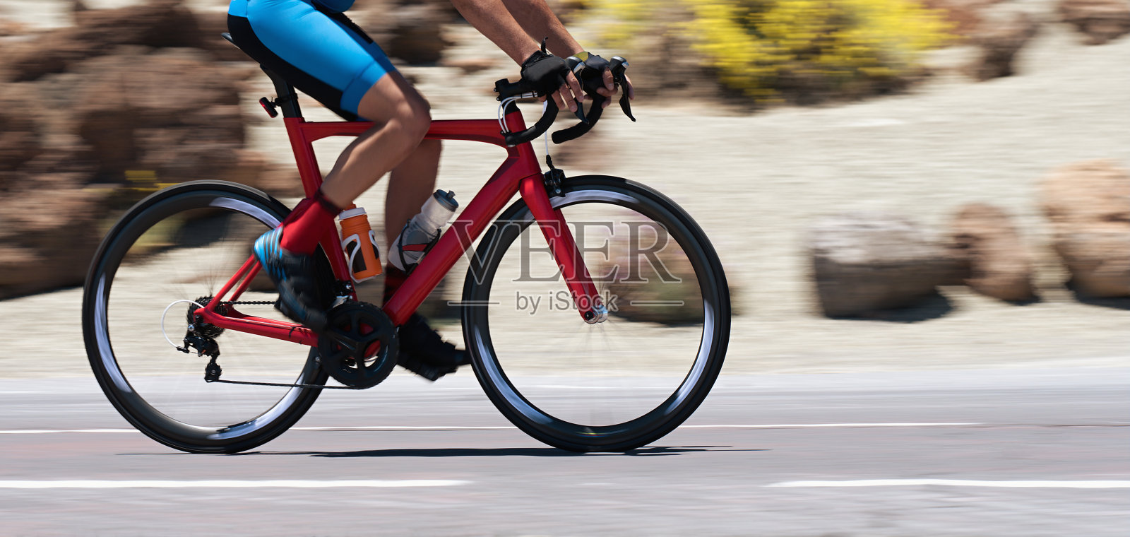 公路自行车，骑自行车的人，骑自行车的运动员照片摄影图片