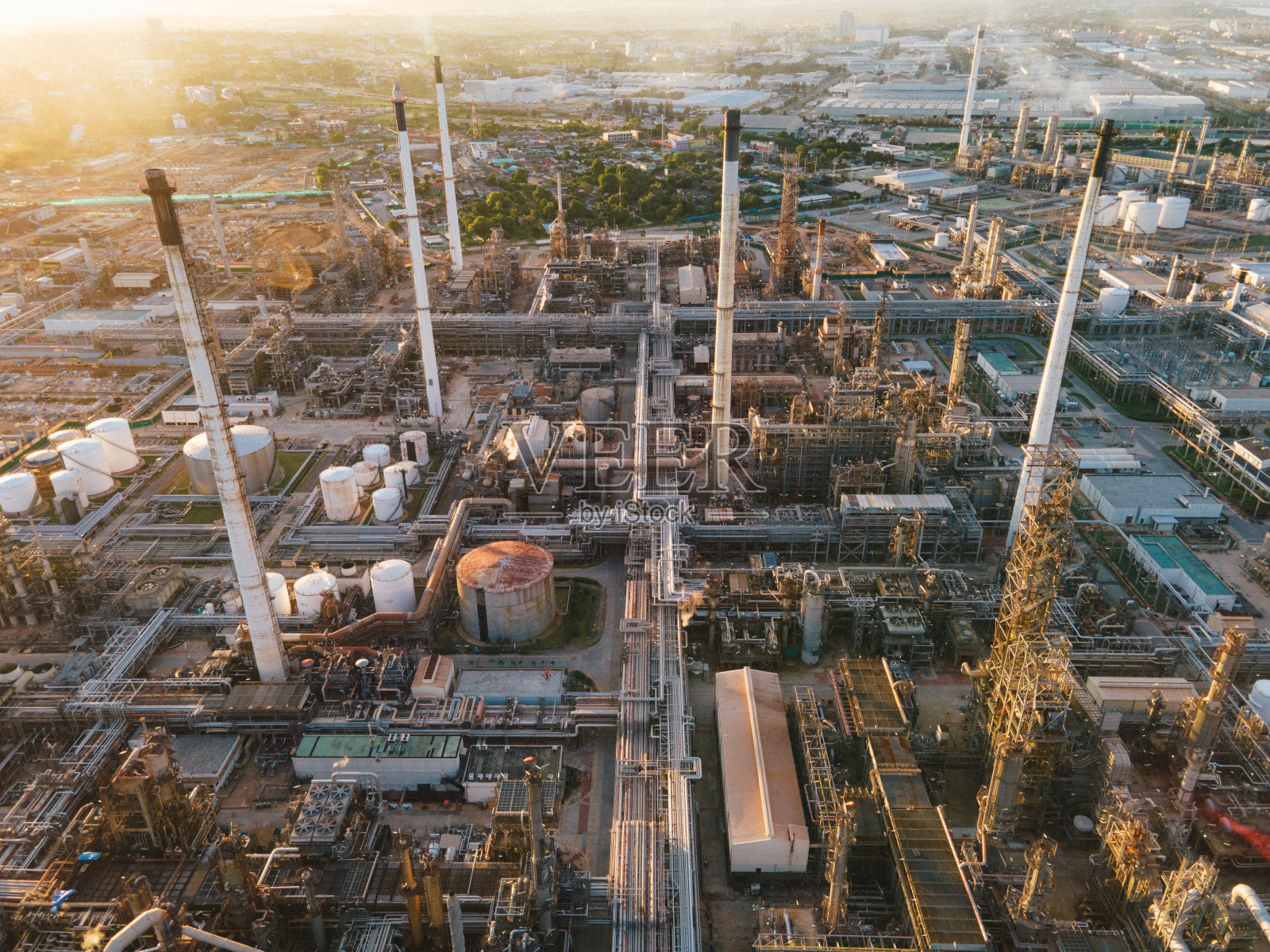 石油和天然气工业。炼油厂。石化厂照片摄影图片