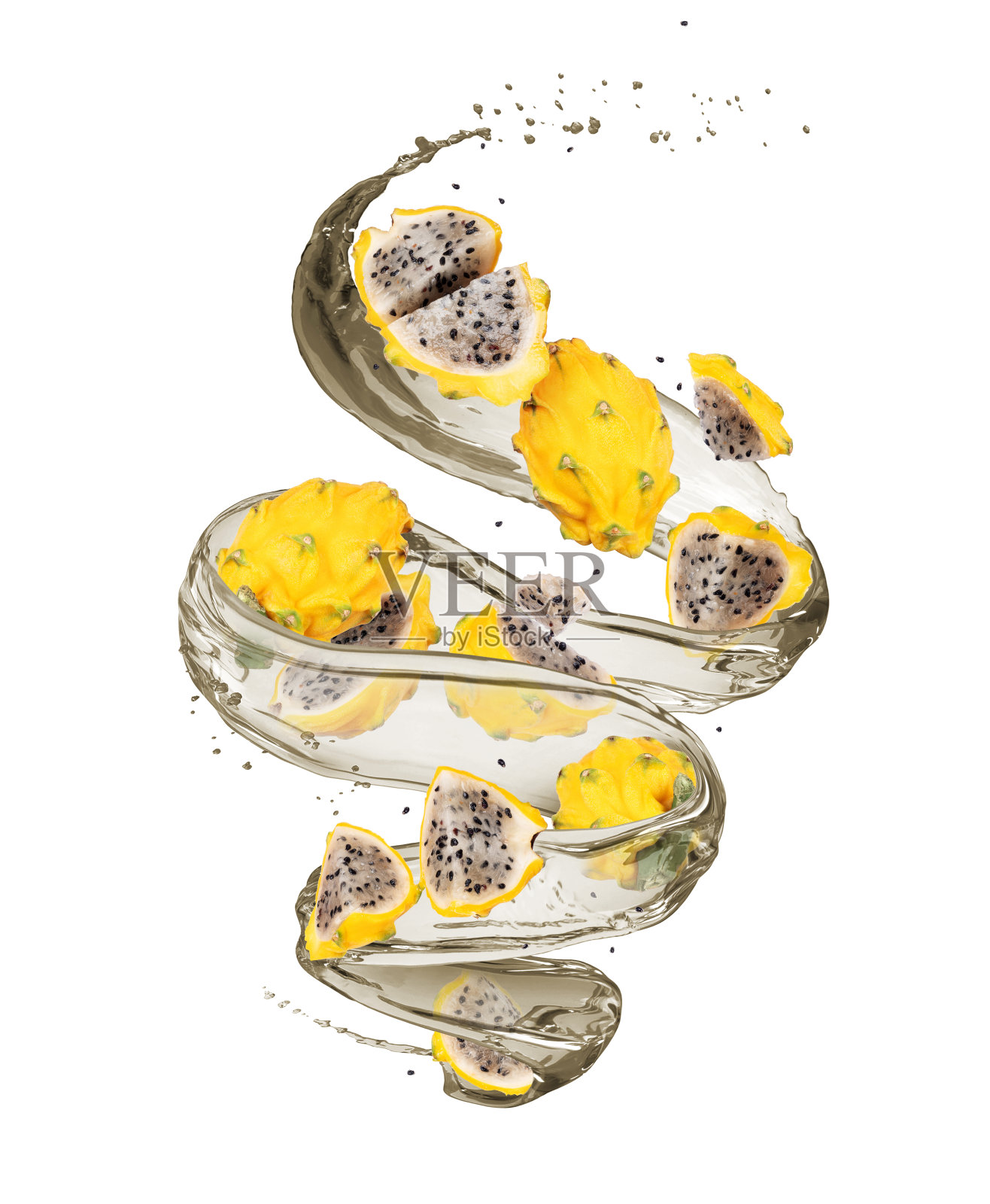 切片成熟的黄色火龙果(火龙果)，果汁溅成旋涡状，孤立在白色背景上照片摄影图片