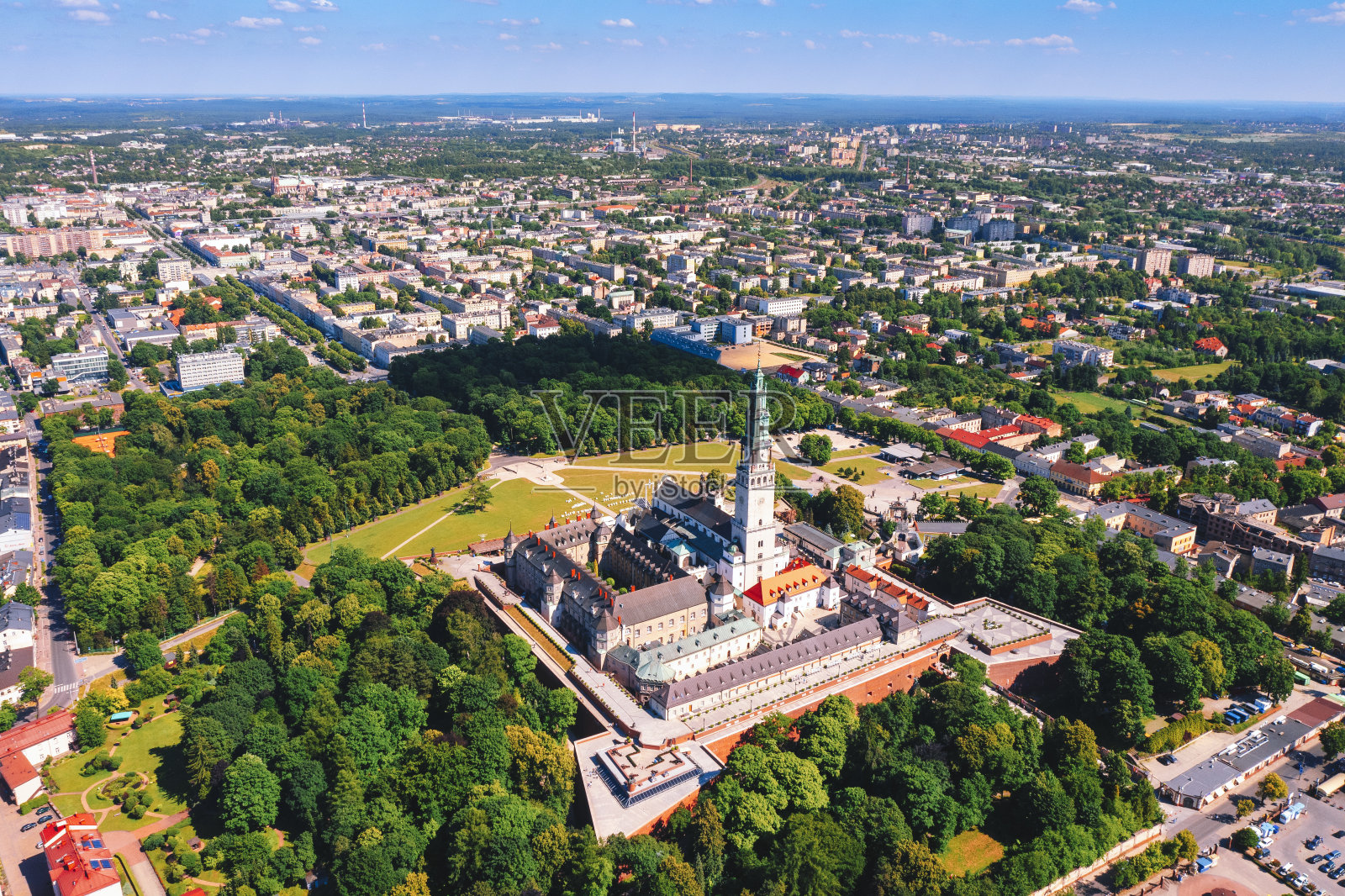 波兰琴斯托霍瓦市的雅斯那戈拉修道院鸟瞰图照片摄影图片