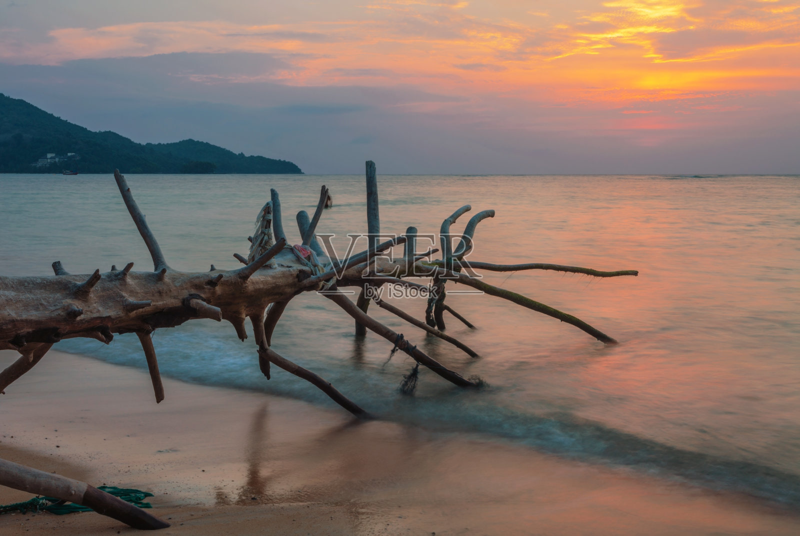 日落时分的热带海滩照片摄影图片