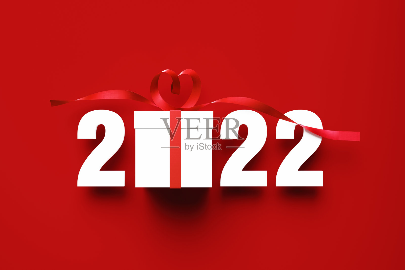 2022年，红色背景上的白色礼品盒照片摄影图片