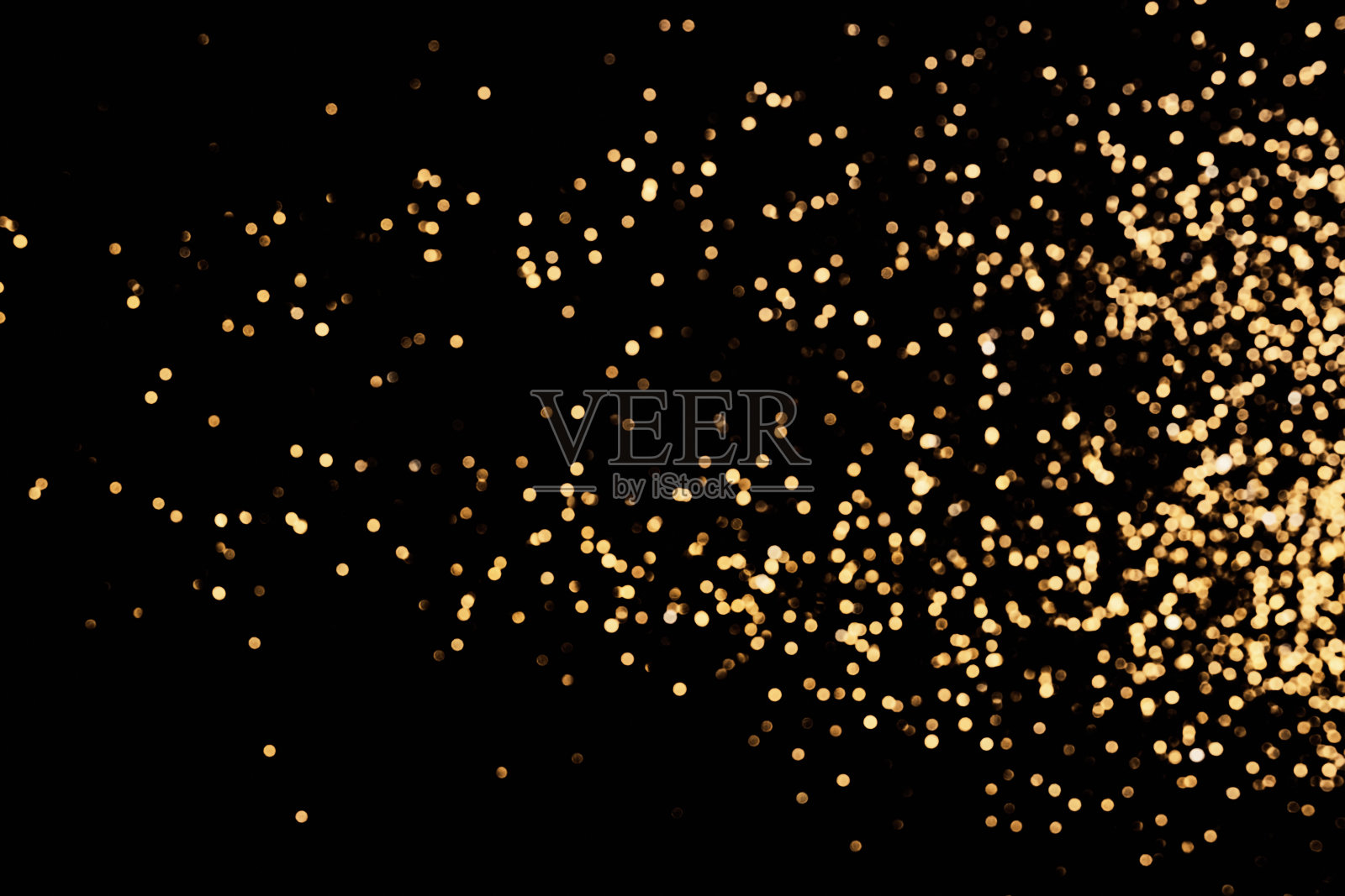 黑色节日背景的金色闪光灯。圣诞背景，选择性聚焦照片摄影图片