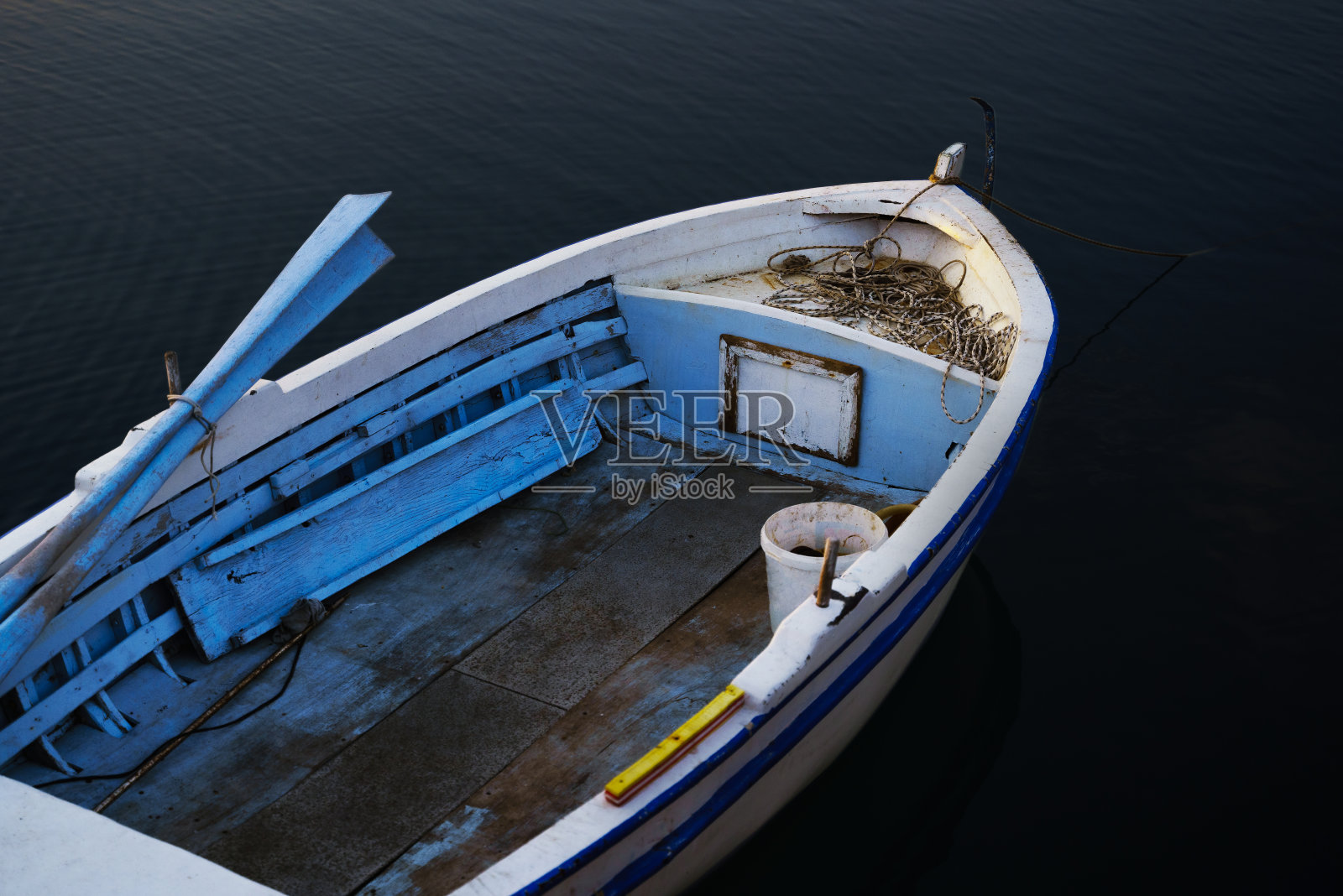 海上老式渔船，高角度视野照片摄影图片