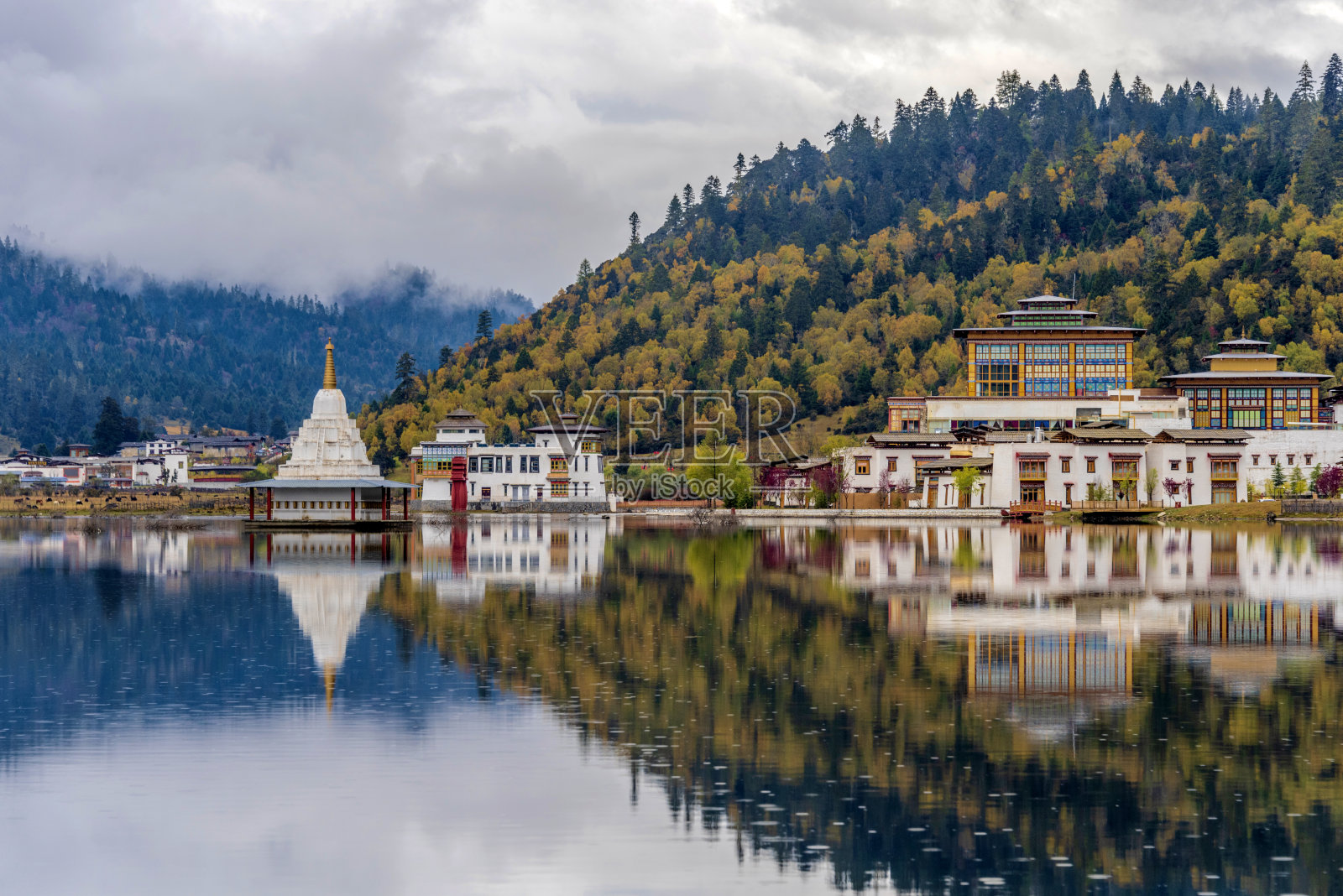 思金拉措，西藏最具威力的神湖，湖里住着龙王，对虔诚者有求必应_墨竹工卡县