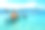 夏天旅游皮划艇。人皮划艇透明皮划艇在海洋素材图片