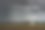龙卷风风暴的乌云笼罩在乡村的棚子上素材图片