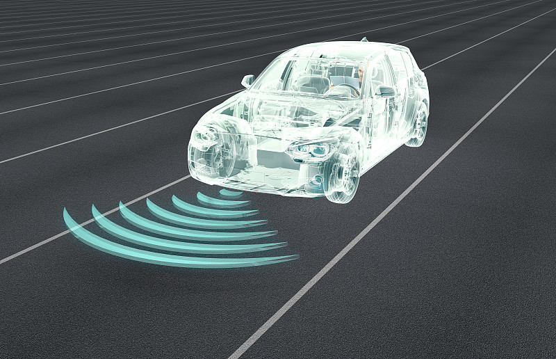 自动驾驶的电子计算机汽车在道路上图片下载